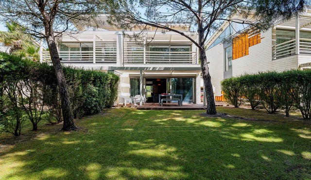 Holiday Home 'Casa Tróia' with Private Garden, Wi-Fi and Air Conditioning