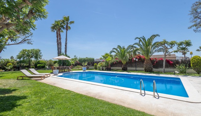 Holiday Home 'Elegance, Privacy, and Comfort' with Sea View, Private Pool and Wi-Fi in Calafell