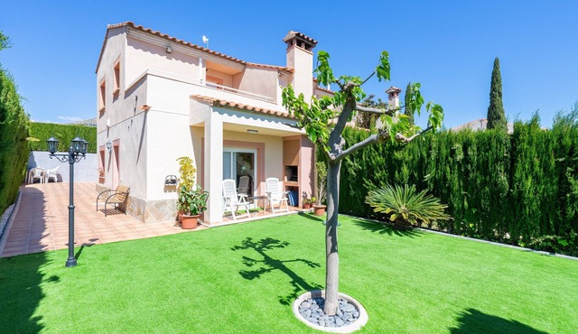 Holiday Home 'Isla Bonita' with Sea Views, Wi-Fi and Air Conditioning