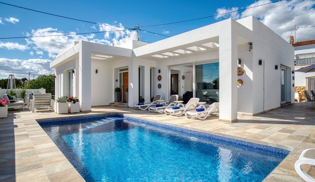 Holiday Home 'Marina Luah' with Private Pool, Wi-Fi and Air Conditioning in Benissa