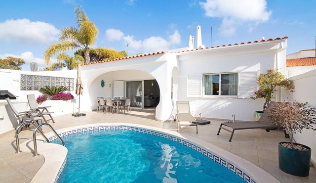 Holiday Home 'Nicola' with Private Pool, Wi-Fi & Air Conditioning