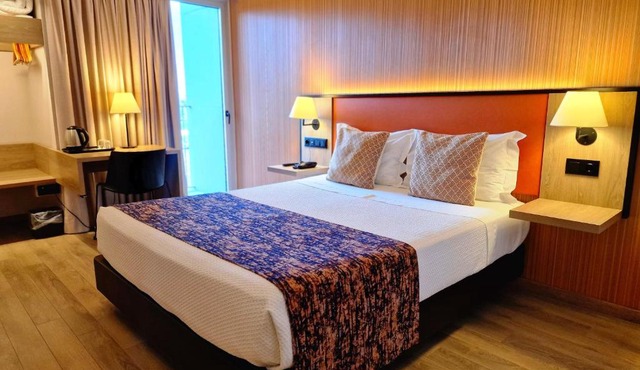 Hotel 3K Porto Aeroporto in Maia