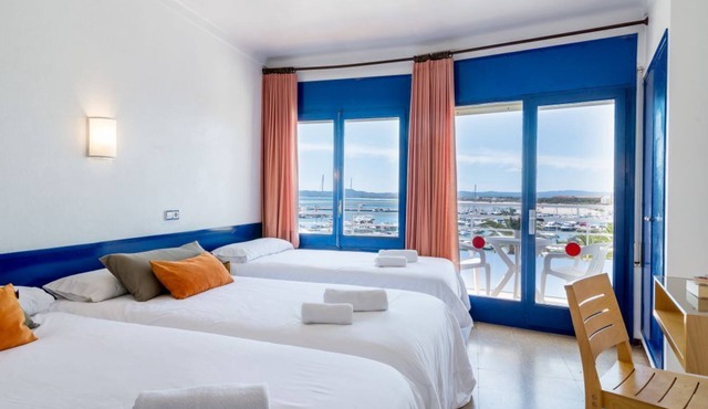 Hotel & Diving les Illes