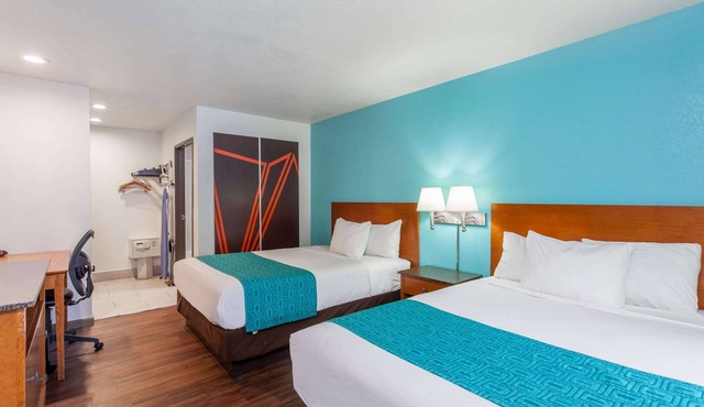 Howard Johnson by Wyndham National City/San Diego South in National City