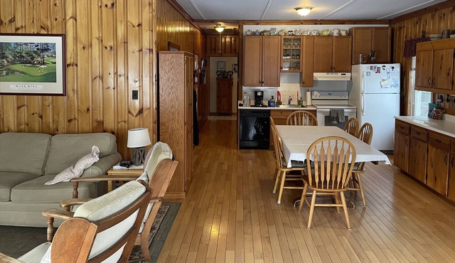 HULLETS LANDING LAKE GEORGE 5 BR WITH LAKE VIEWS HIKING BOATING TENNIS AND GOLF in Huletts Landing