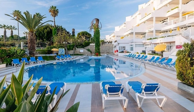 Ideal for a Tropical Getaway! 3 Fully-furnished Suites, Beachfront, 2 Pools!