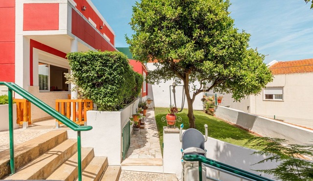 in Algés mit Kleinem gemeinsamem Pool by Interhome