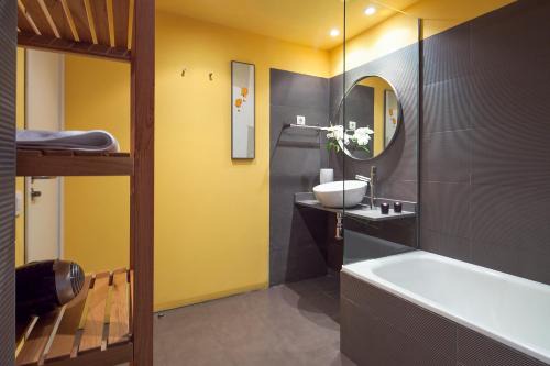 Inside Barcelona Apartments Sants
