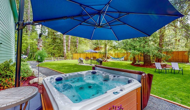 Inviting riverfront home with hot tub, firepit, W/D, & dog-friendly in Tahuya
