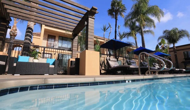 King Suite Escape, The Cove Hotel, Heated Pool, Near Aquarium of the Pacific in Long Beach