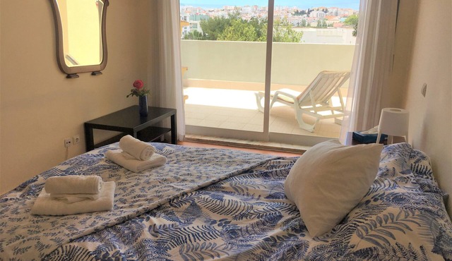 LAGOS apartment *Pool, Wifi, Aircon etc* Close to the beach and Marina!