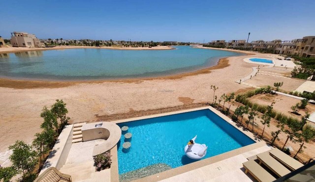 Lake view Spacious 5-bedroom villa in peaceful El Gouna - Hurghada, heated pool