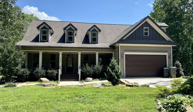 LAKEFRONT HOME ON WATTS BARR LAKE WITH BOAT DOCK in Spring City
