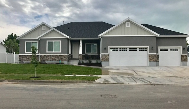 Large 3700 sq ft home! Close to park, Canyon, Lindon Temple, 15 min to BYU & UVU in Orem
