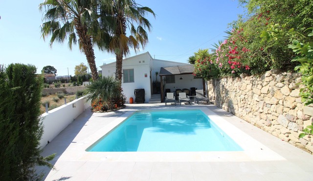 Large Modern Villa, Private Pool and Gardens in Blanca