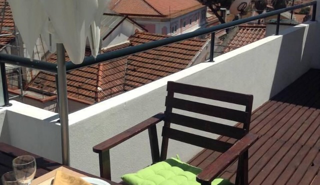 Large terrace, beautiful view in the heart of Lisboa