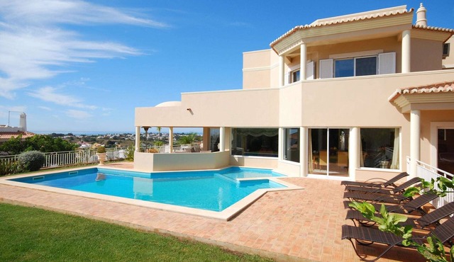 Lavish Villa with Private Swimming Pool