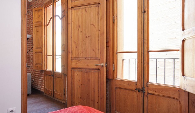 Lovely Classic Apartment for Families by Sagrada Familia wit