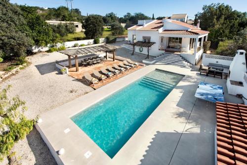 Lovely Vacation Villa In Loulé