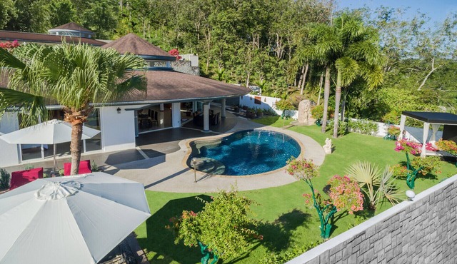 Luxurious, quiet, private Pool-Villa Jasmine, 7/7 housekeeper/butler in Phuket