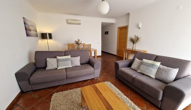 Luxury 2 Bed Apartment close to beach plus A/C & Free WIFI