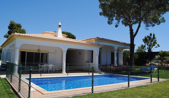 Luxury 4 bedroom Villa with private pool and garden