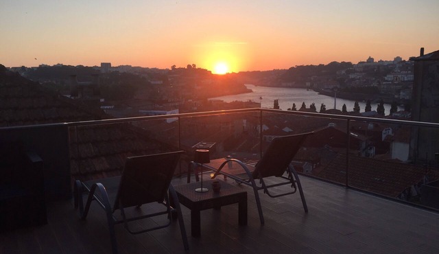 Luxury apartment with 175 square meters, bright and central, close wine cellars in Vila Nova de Gaia