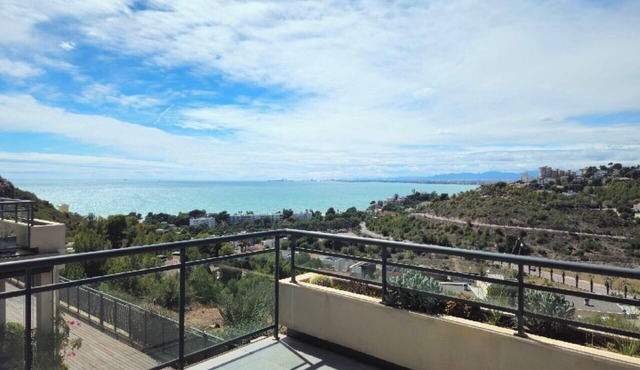 Luxury apartment with sea view in VC