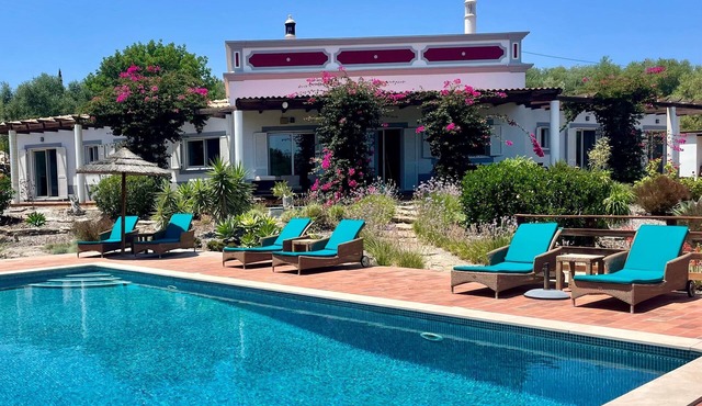 Luxury East Algarve Villa/Heated Private Pool/walk to village/Near Fuseta beach