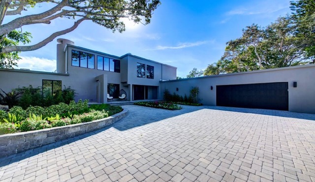 Luxury Siesta Key Wellness Retreat. 5-10 min walk to Siesta Beach and Village in Siesta Key