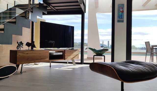 Luxury villa of 2019 sea view, salt pool, 5min beaches and shops