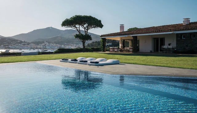 Luxury villa with views of Cadaqués Bay and direct access to the sea.
