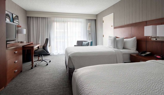 Make Your Trip More Enjoyable! 2 Comfortable Units, Pets are Allowed in El Segundo