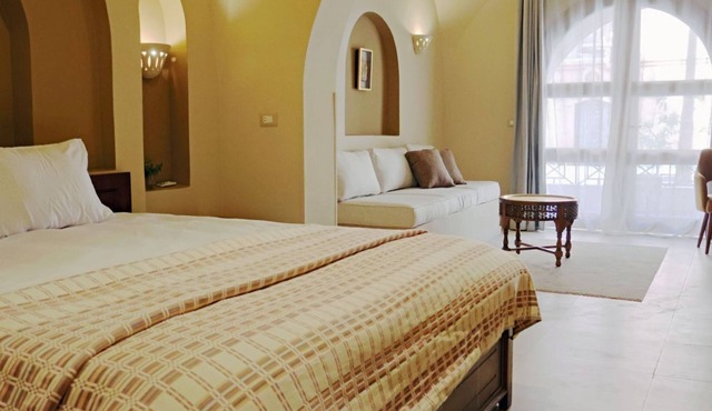 Malkata House - Luxe Desert ground floor Suite: Pool & Dine