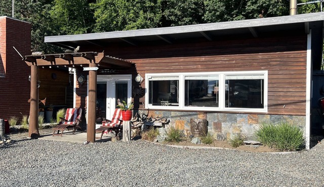 Mckees Beach Cabin Steps From The Beach in Stanwood