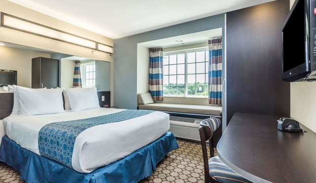 Microtel Inn & Suites by Wyndham Spring Hill/Weeki Wachee in Spring Hill