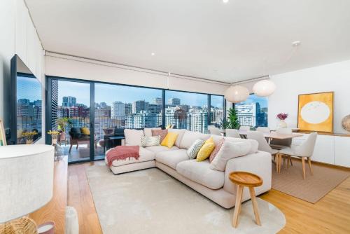 Miraflores Modern Apt with Balcony by LovelyStay