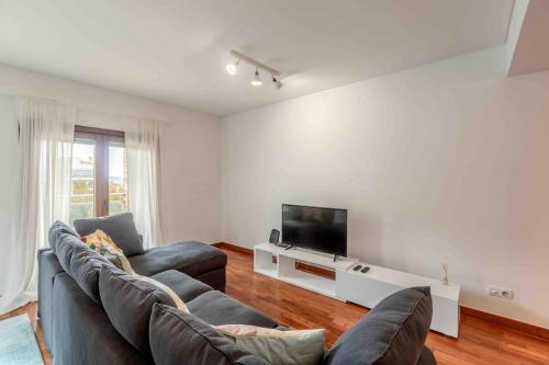 Modern 2 bedroom apt 20 min from city center