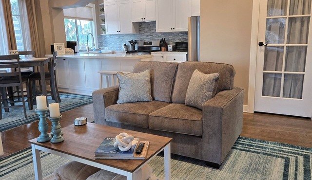Modern 2 bedroom Condo in Historic Down Town Long Beach Building in Long Beach