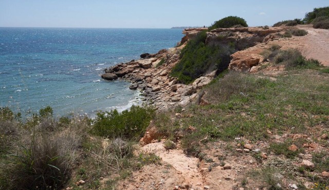 Modern apartment, free wifi, pool, parking close to the playas in San Miguel de Salinas