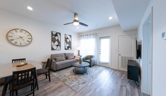 Modern One Bedroom + Study private condo unit|2P in Katy