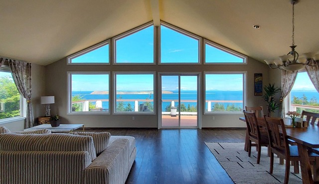 Modern retreat with beautiful ocean view, decks, gas grill and Wifi in Sequim