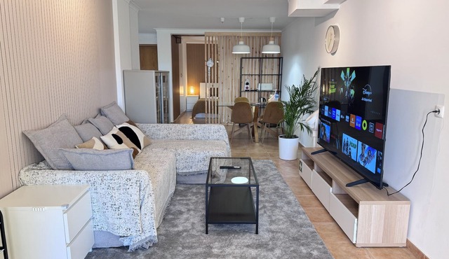 Modern Sesimbra Oasis: 10min Walk to Beach, Garden BBQ & Free Parking Apartment
