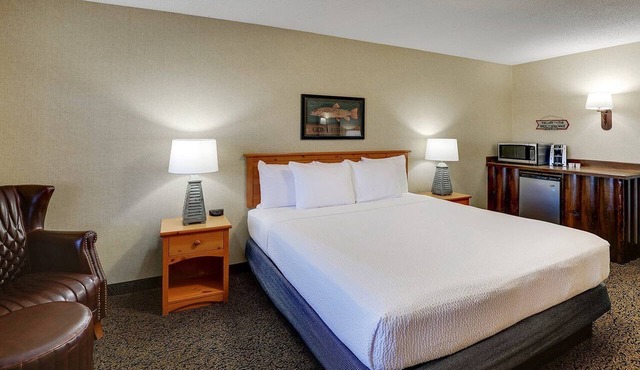 Modern Stay in Moline | 4.0 mi to Figge Art Museum | Downtown Attractions in Moline