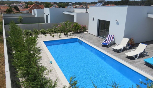 Modern villa with terrace and heated pool close to the lagoon and ocean