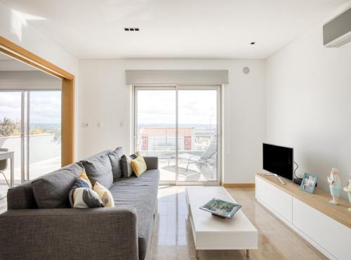 Modern Villa with Pool and barbecue in Caldas da Rainha