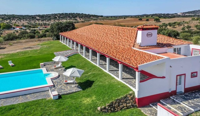 Monte da Vista Alegre, Tipico Monte Alentejano, 15 min de Elvas - Piscina - T6