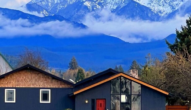 Mountain View Haven | HOT TUB on 9 Acres! in Sequim