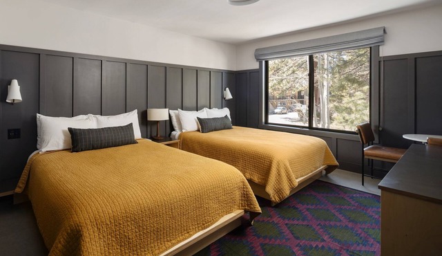 Mountain View Retreat | Lakeside Stay w/Outdoor Pool | 4 Family Ready Rooms in South Lake Tahoe