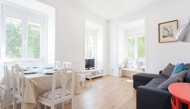Near the River 3 Bedrooms Flat, with AC for 9 in Lisboa